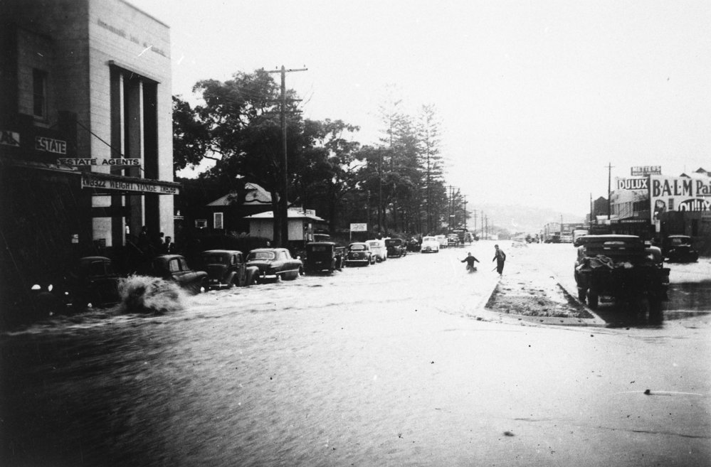 Heavy flooding, Pittwater Road, Dee Why