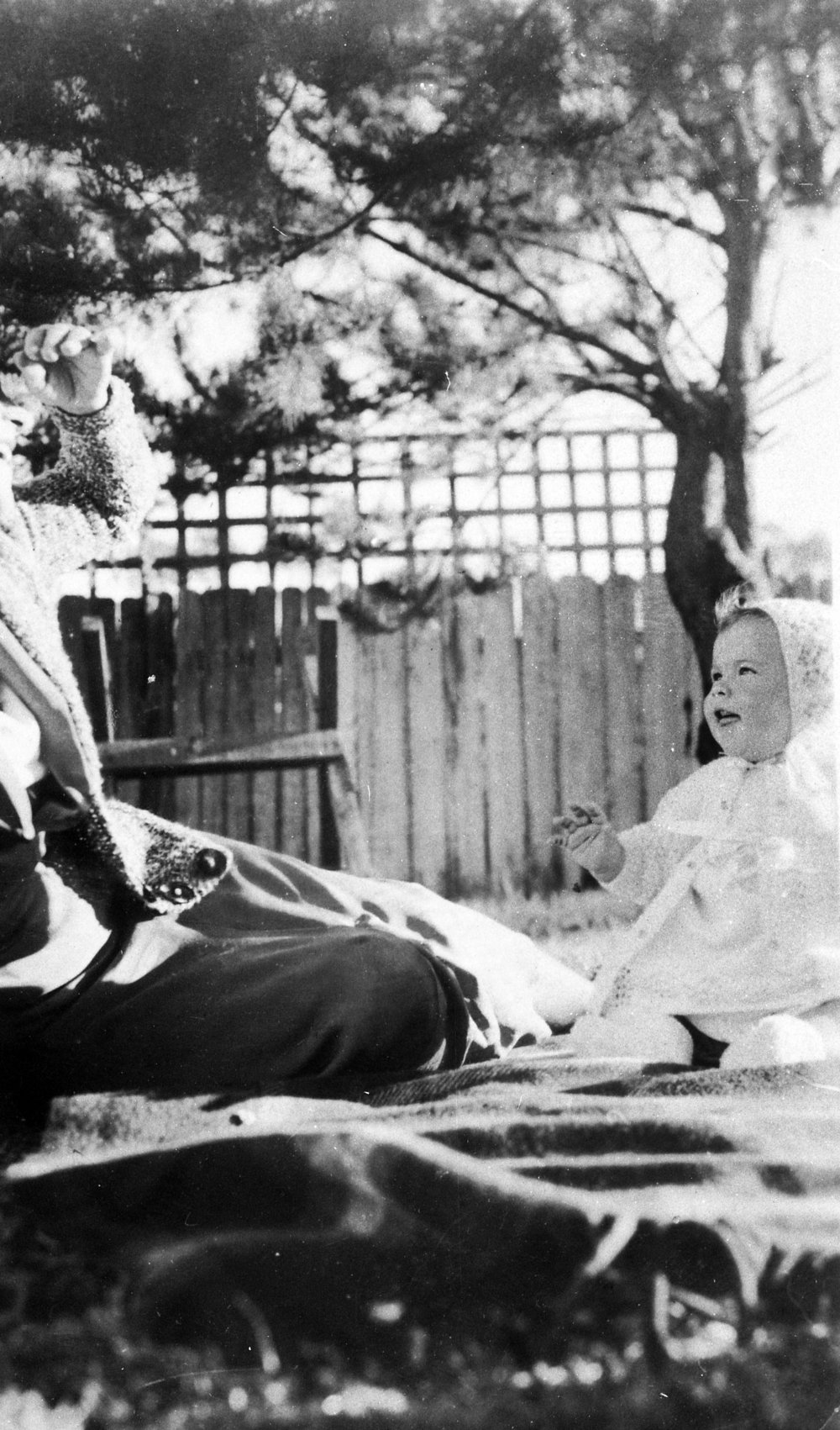 Phyllis Weight with her daughter Diana, Dee Why c 1935