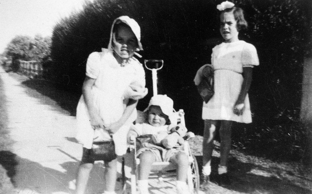 Diana, Robin and Richard Weight at Dee Why