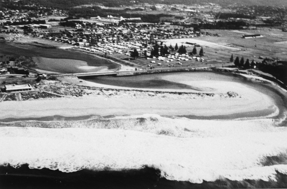Narrabeen Lagoon entrance and Ocean Street Bridge