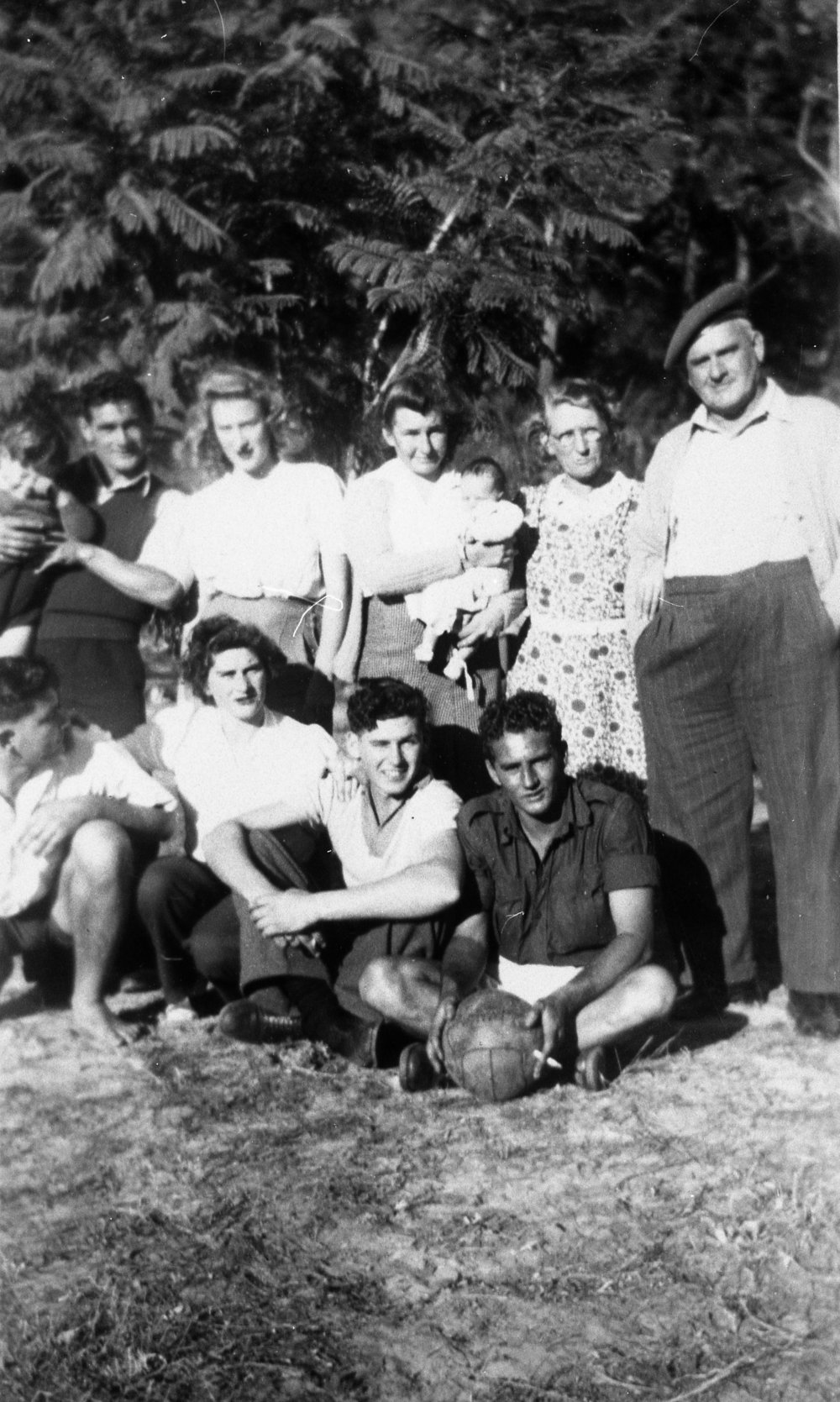 Gee family picnic at Coal and Candle Creek, Ku-ring-gai Chase National Park