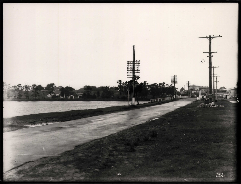 Pittwater Road and Narrabeen Bridge, Narrabeen
