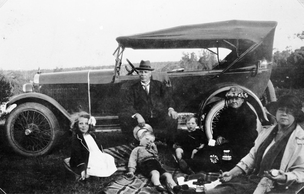 Hayman family with Mr and Mrs Riley, on a picnic