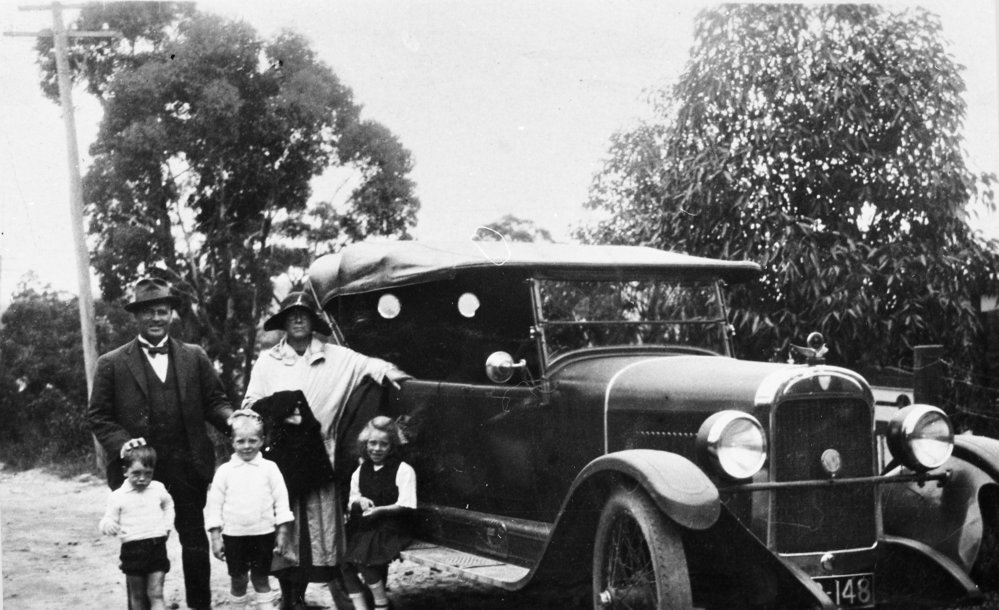 Hayman family visiting friends in Woodford