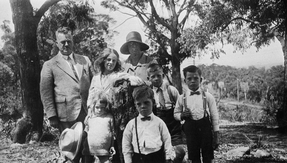 Hayman family visiting friends in the Blue Mountains