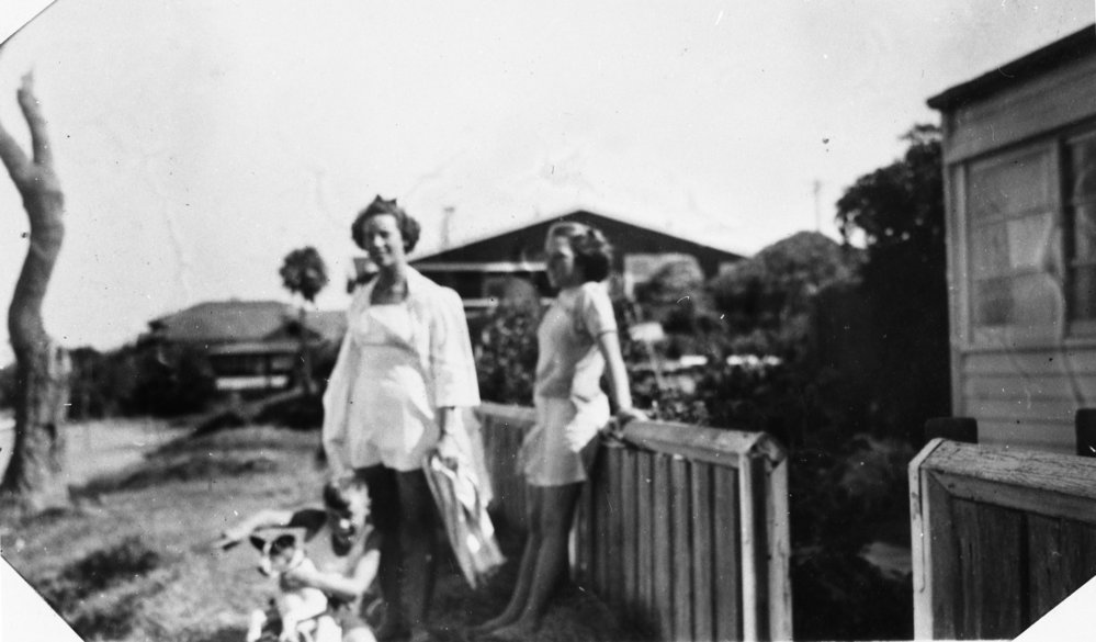 Joyce Hayman with sister Ina and brother Doug, Collaroy Basin