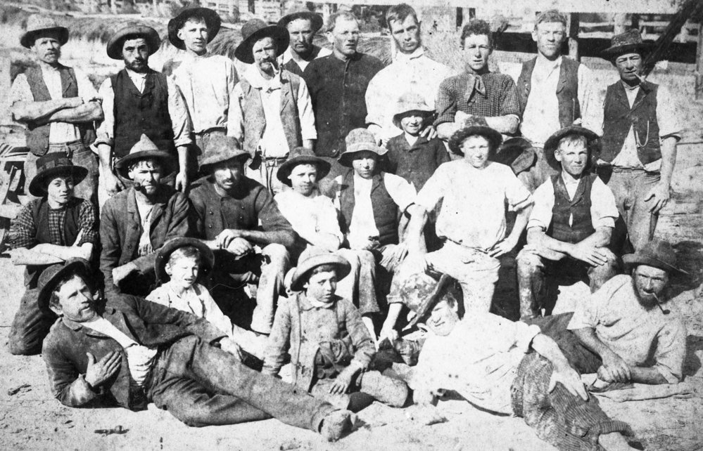 Staff of Hews Brickworks, Frenchs Forest