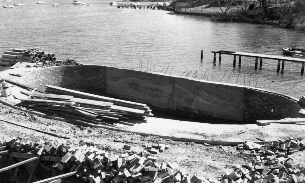 Construction of 'Motel Newport', Queens Parade, Newport