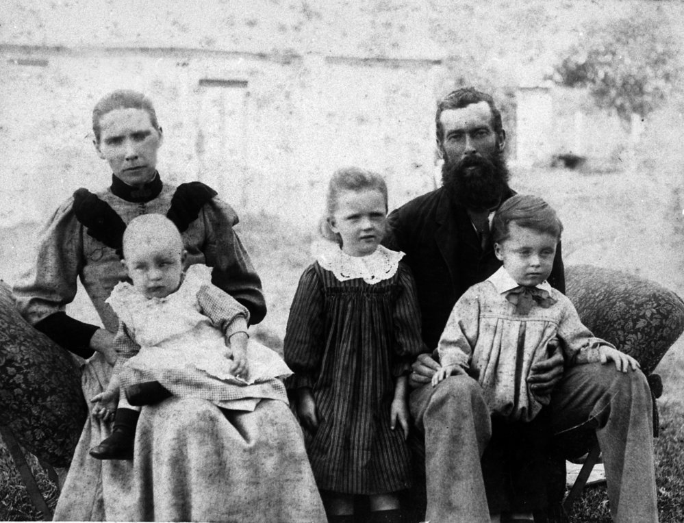 Larkin Family, Waratah Farm, Ingleside
