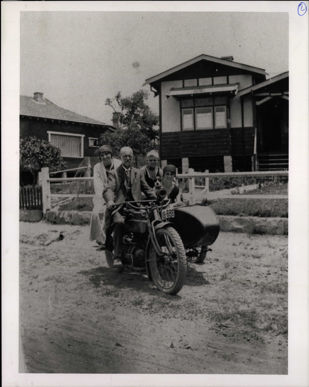 Fryer Family House, Pittwater Road, Dee Why