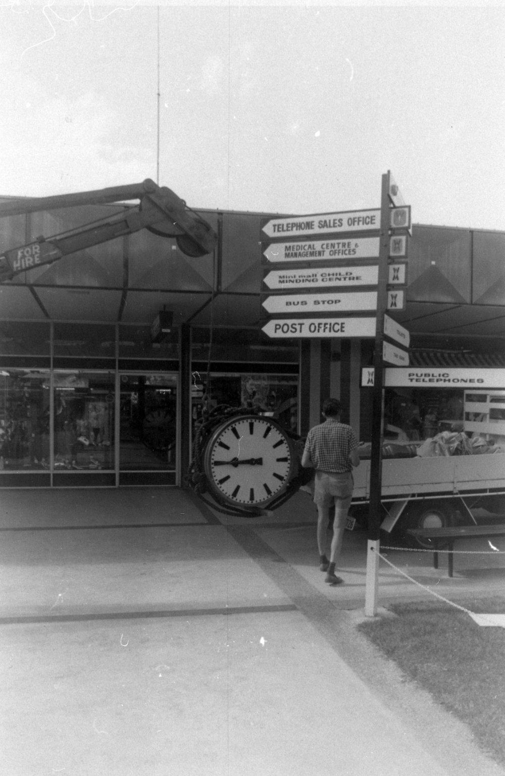 Installation of the clock at Warringah Mall
