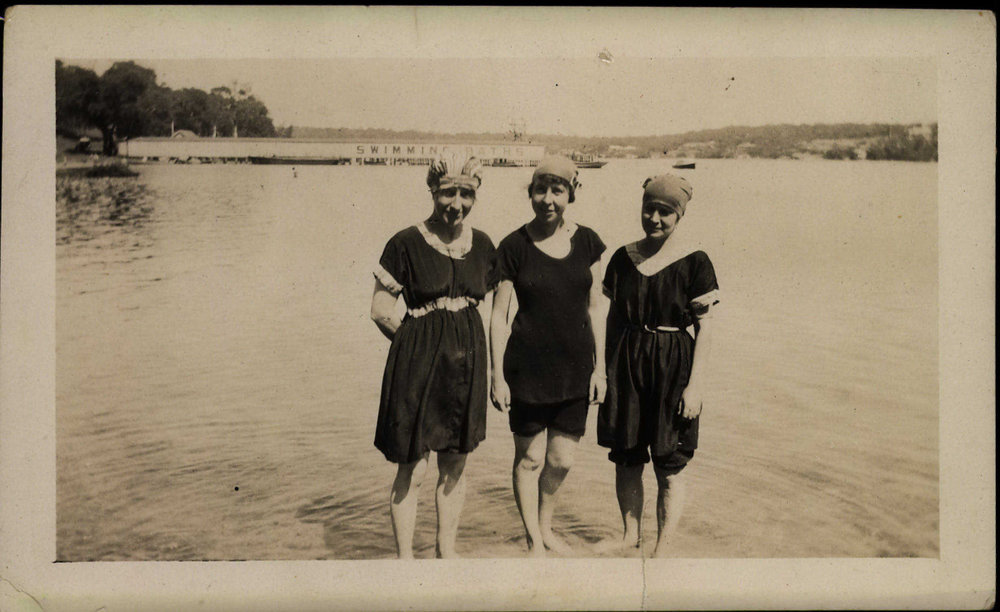 Hilda Kelly and friends at the swimming baths