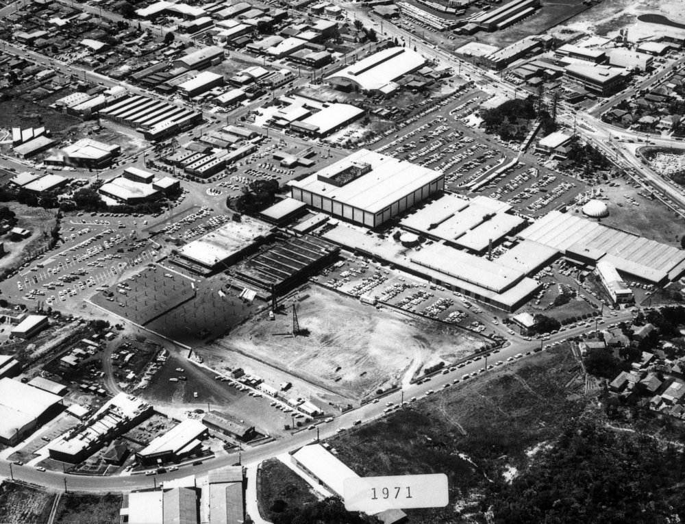 Aerial view of Warringah Mall, Brookvale 1971