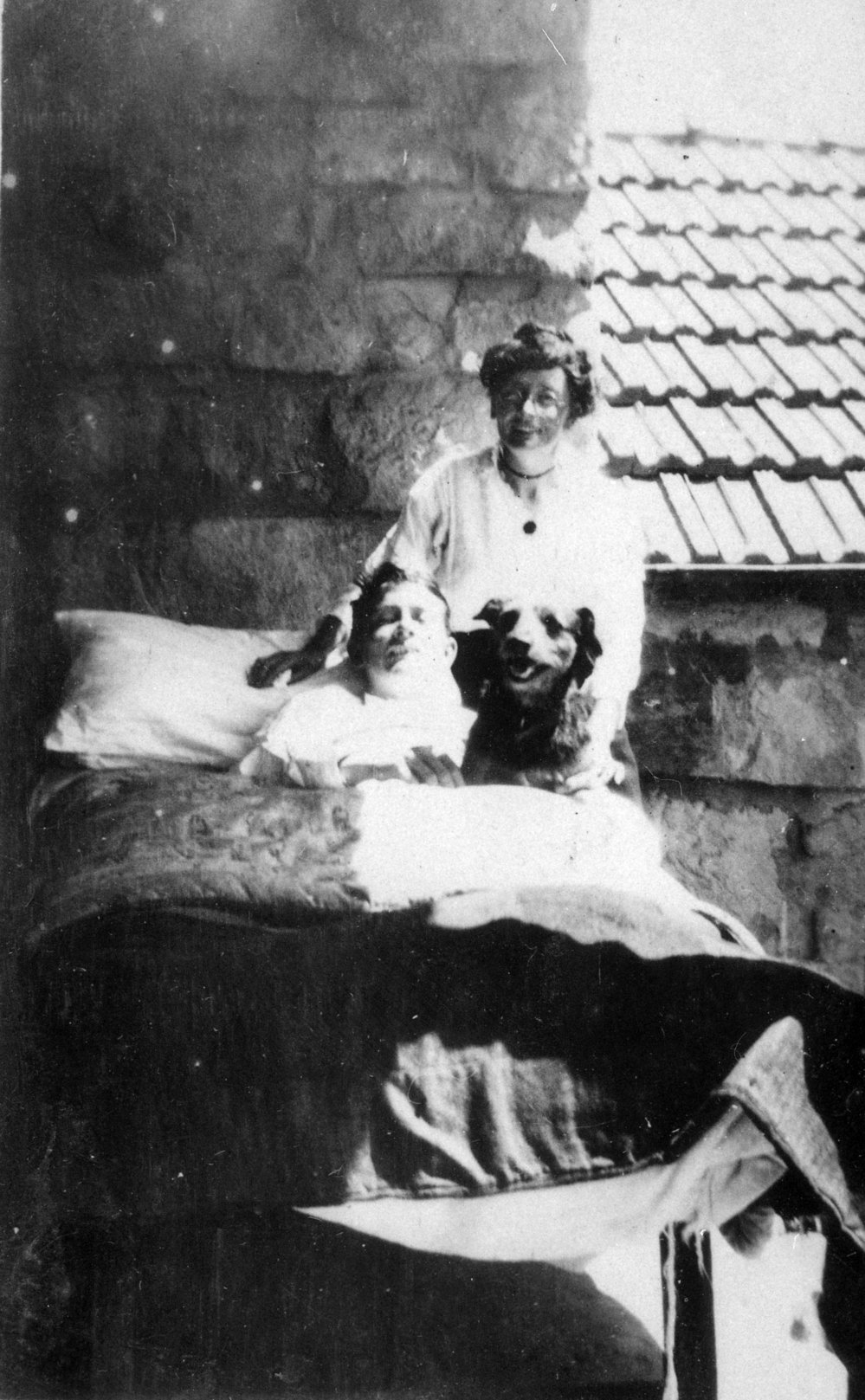 Margaret Yewen with child and dog, Newport 