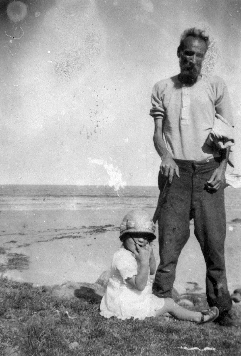 Alfred Yewen with small child, Newport Beach