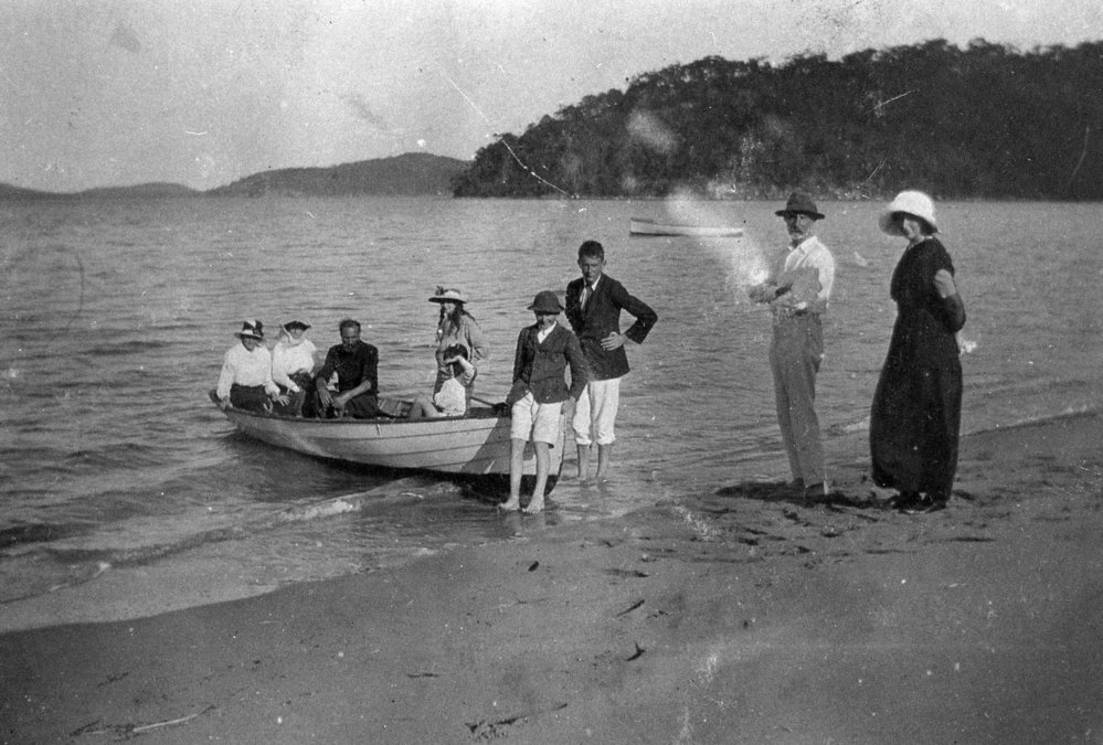 Yewen family boating