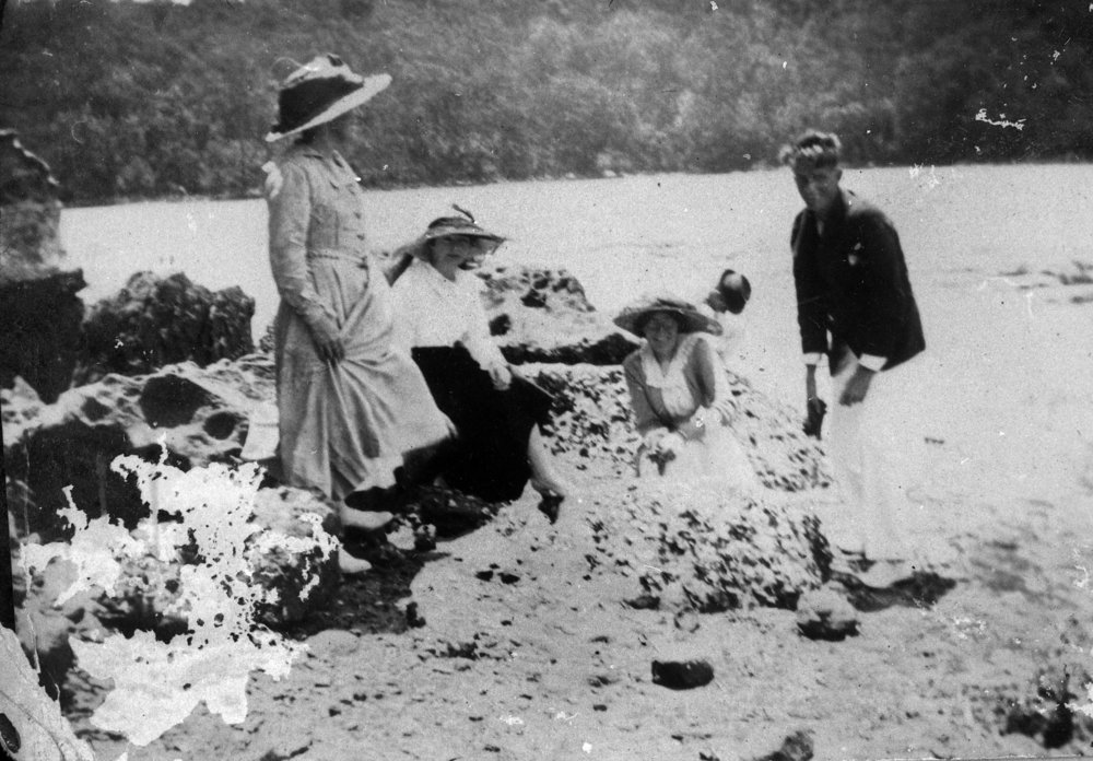 Yewen family and friends at the beach