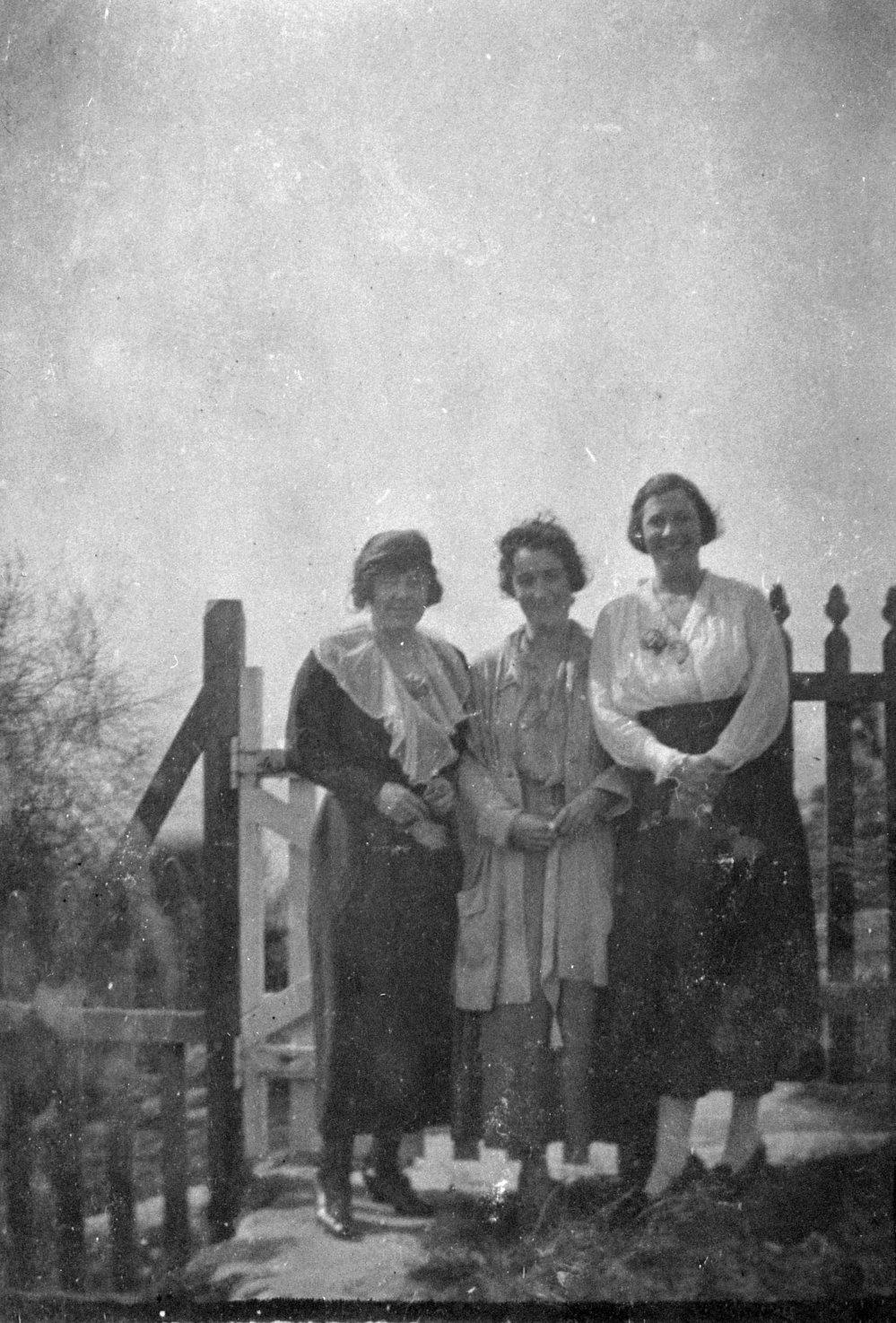 Mollie Archibald, and Mrs Foley at 'Bungania', Newport