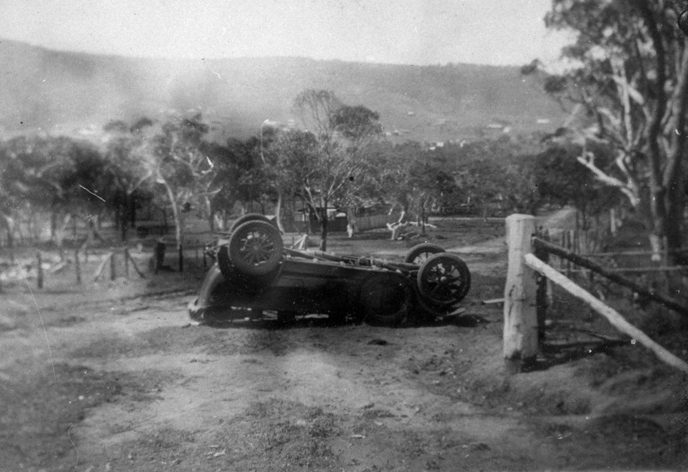 Overturned car, Bulgola Road, Newport