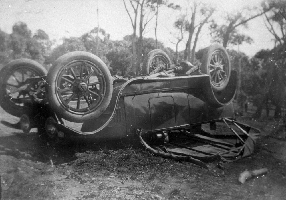 Overturned car, Bulgola Road, Newport