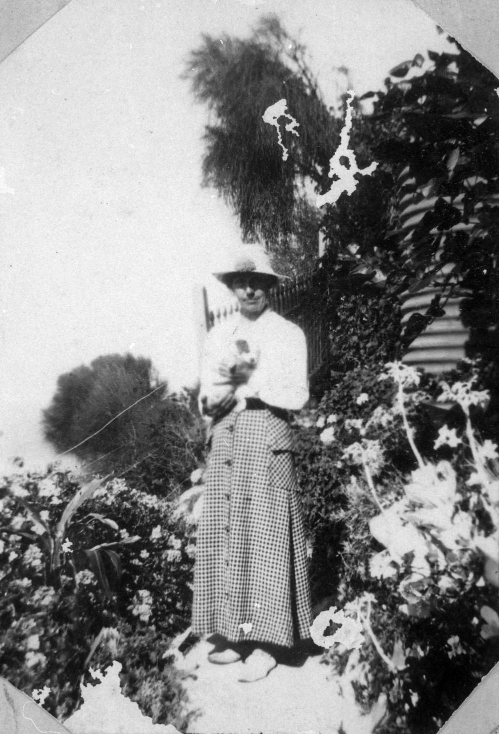 Margaret Yewen at 'Bungania' Newport