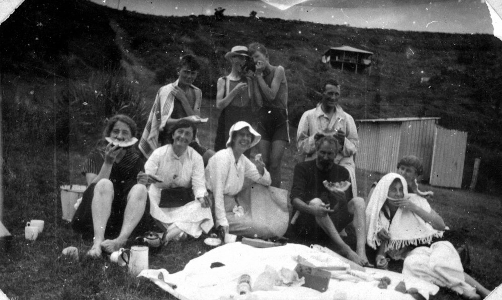 Yewen family picnic, Newport