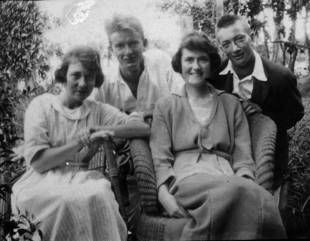 Bob and Stanley Yewen and friends, Christmas, Newport