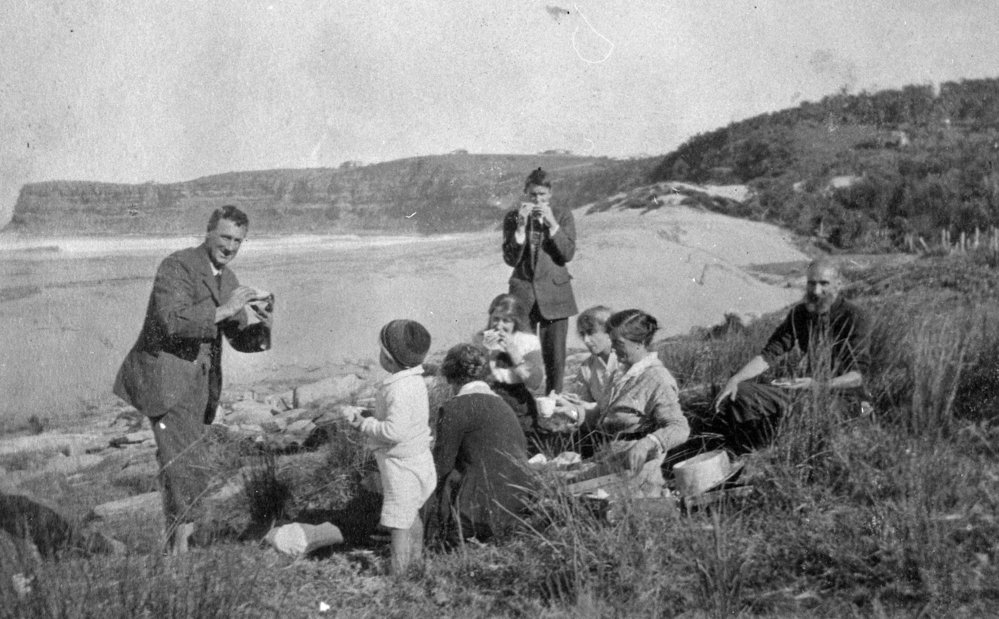 Yewen Family Picnic at Bungan Beach