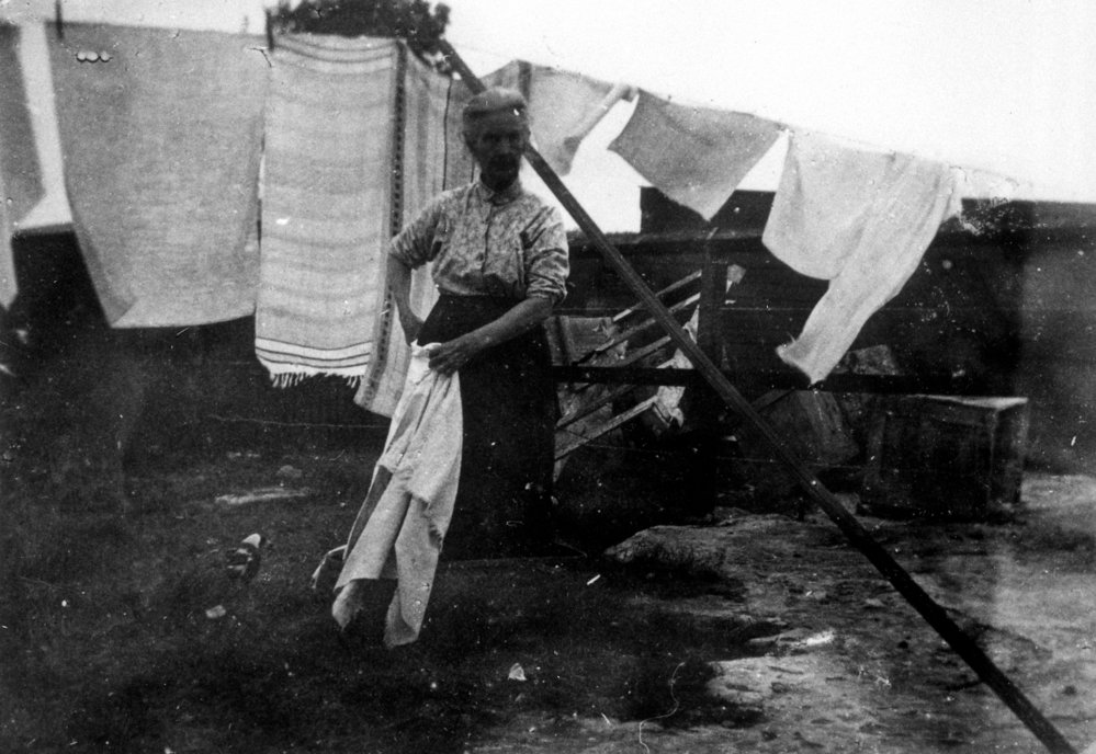 Washing day at Bungania, Newport