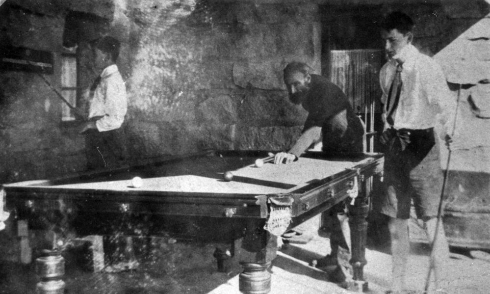 Billiard room Bungania, Newport