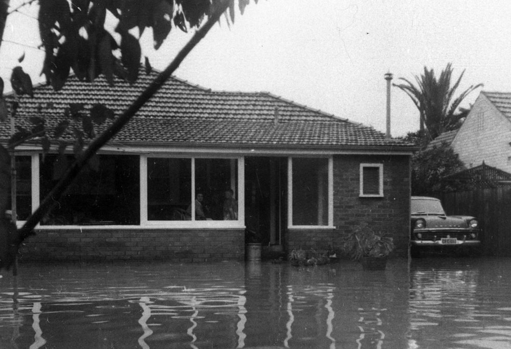 Riverview Parade, North Manly when Manly Lagoon Flooded