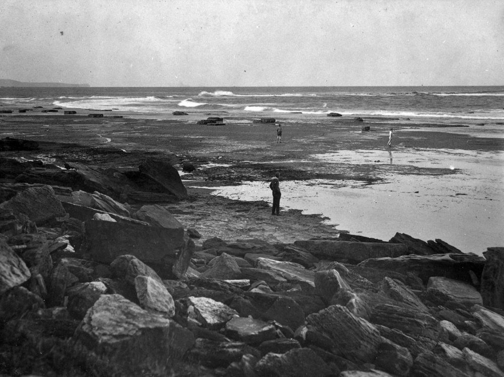 On the rocks, Bungan Beach