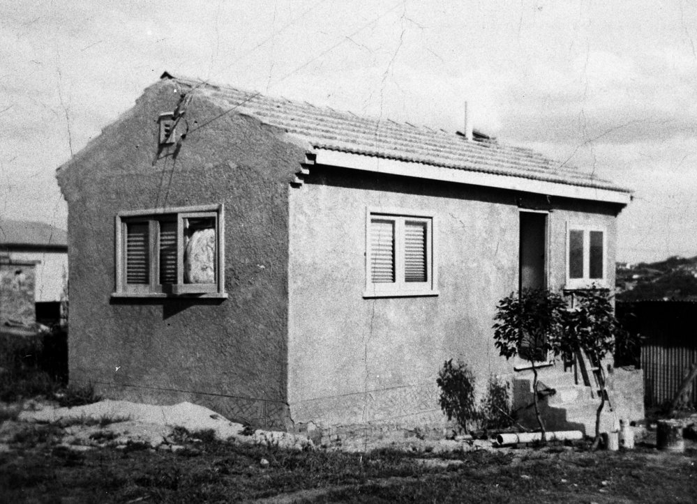 House built by Eric and Pat Cooper, 1 Goondari Road, Allambie Heights