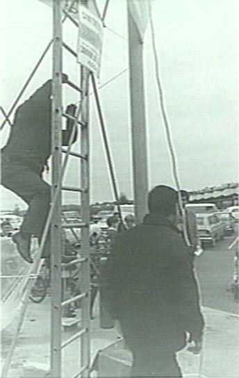 Manly Apex pole sitters, Warringah Mall