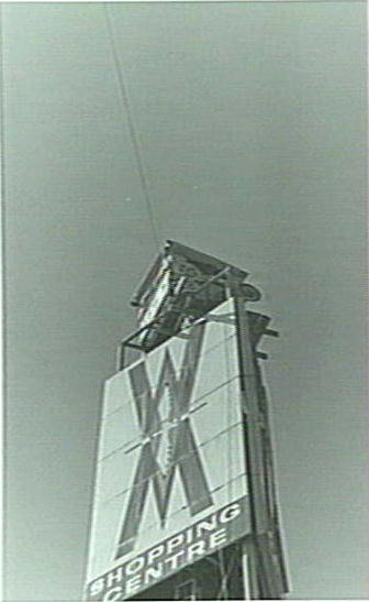 Manly Apex pole sitters, Waringah Mall, 1970