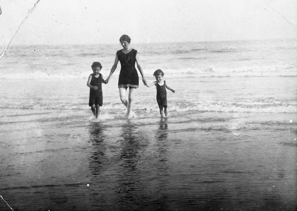 Les, Fred and Ada Maclean, Freshwater Beach