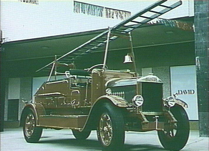 Vintage fire engine, Warringah Mall
