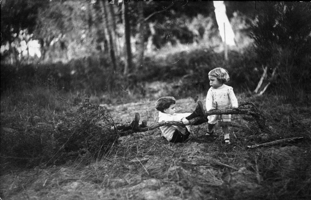 Maclean children in North Manly, c 1915