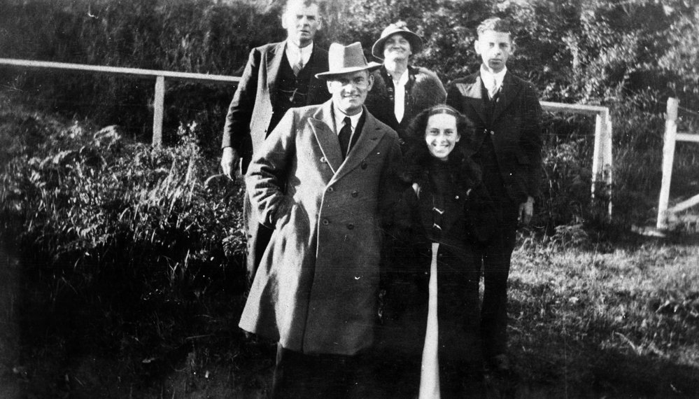 Fenton family, 66 Wakehurst Parkway, Narrabeen