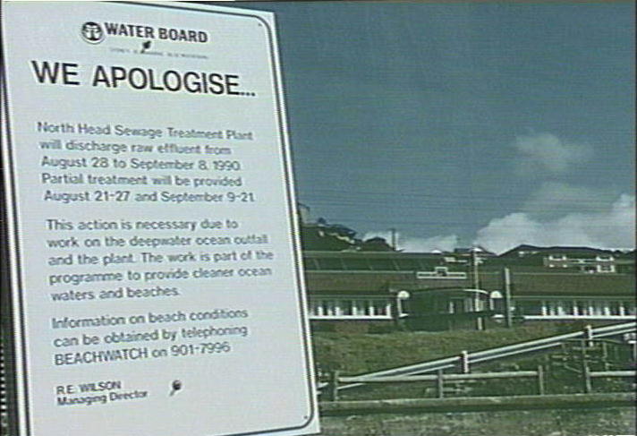Notice about water pollution on South Curl Curl Beach