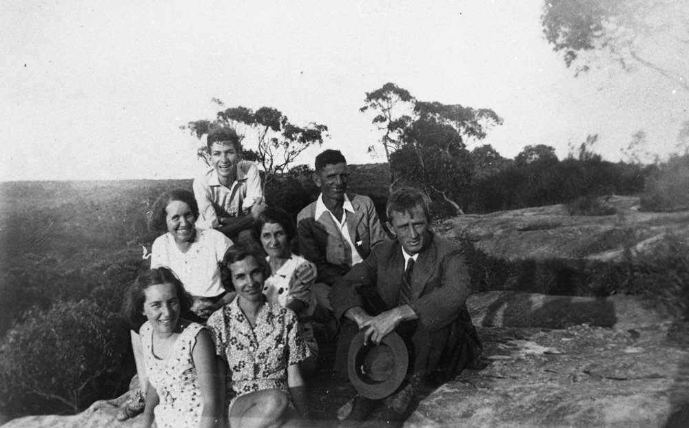 Howes family and friends at Oxford Falls