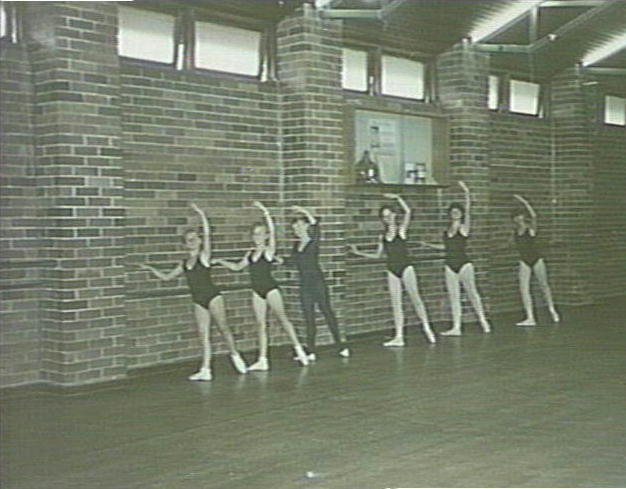 Ballet dancers, Mona Vale Memorial Hall
