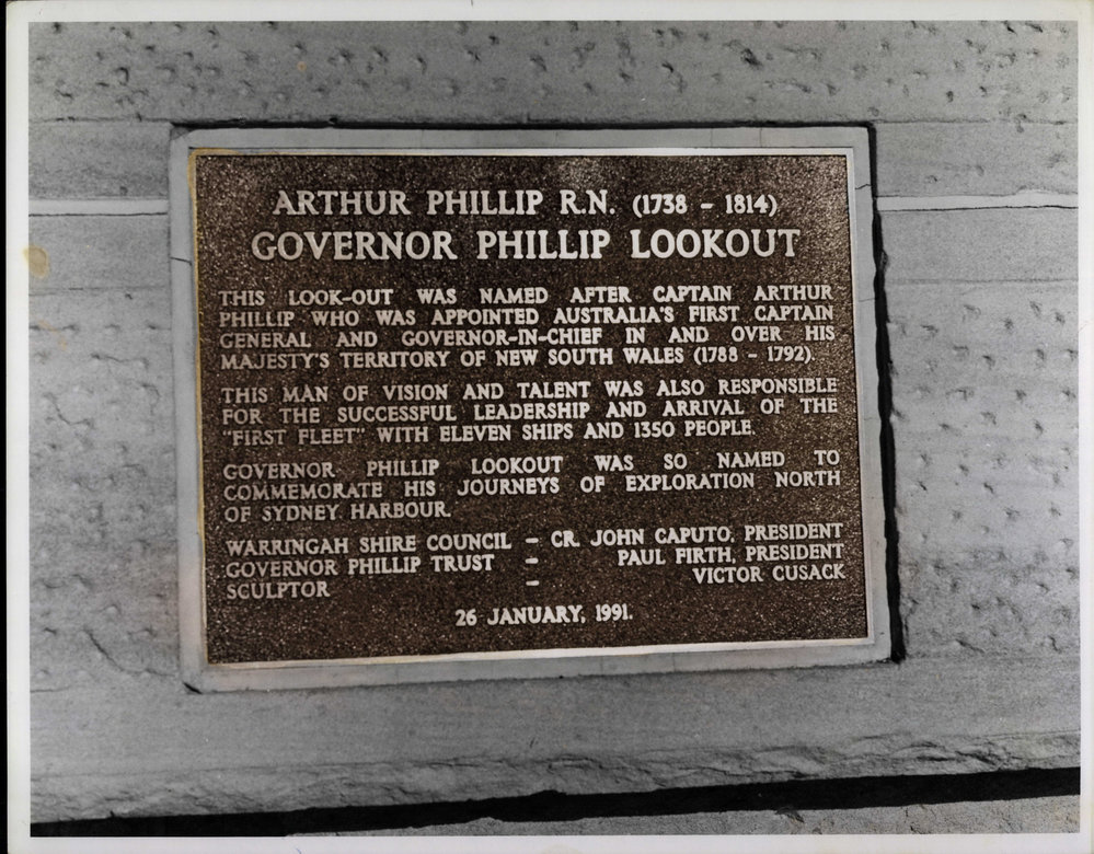 Governor Phillip memorial statue at Governor Phillip Lookout, Beacon Hill
