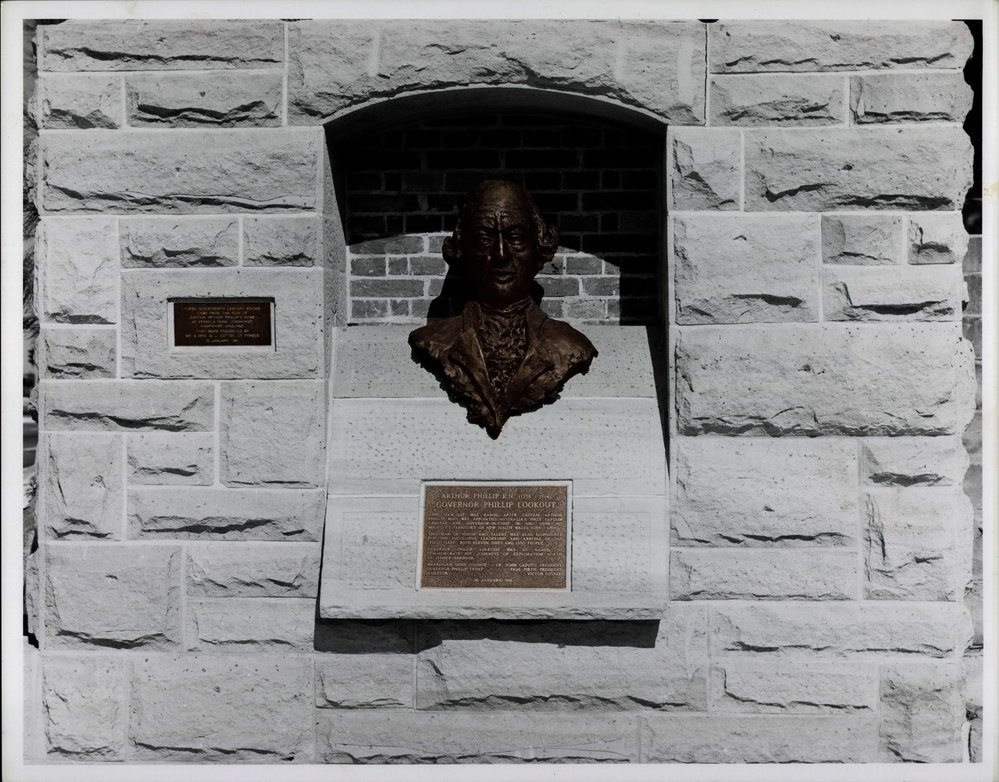 Governor Phillip memorial statue at Governor Phillip Lookout, Beacon Hill