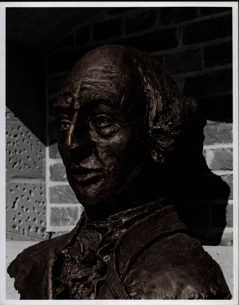 Governor Phillip memorial statue at Governor Phillip Lookout, Beacon Hill