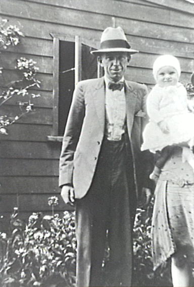Arthur Larkin and his daughter Olga, Narrabeen, 1929