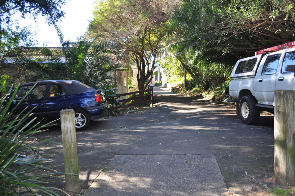 Side St - Driveway along Pittwater Rd