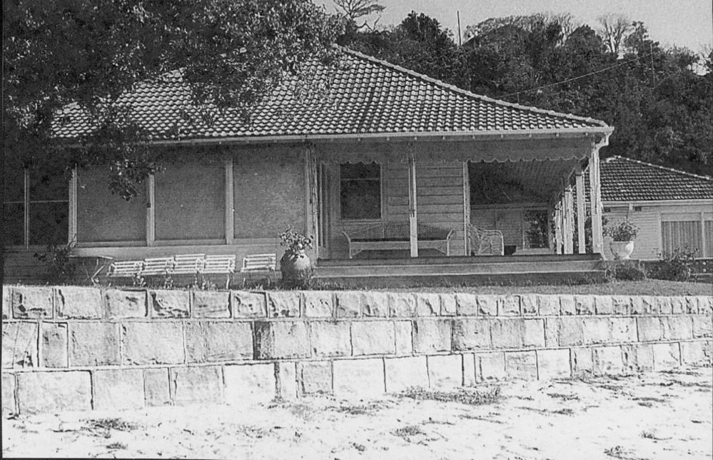 House on the Pittwater side of Palm Beach, 1975