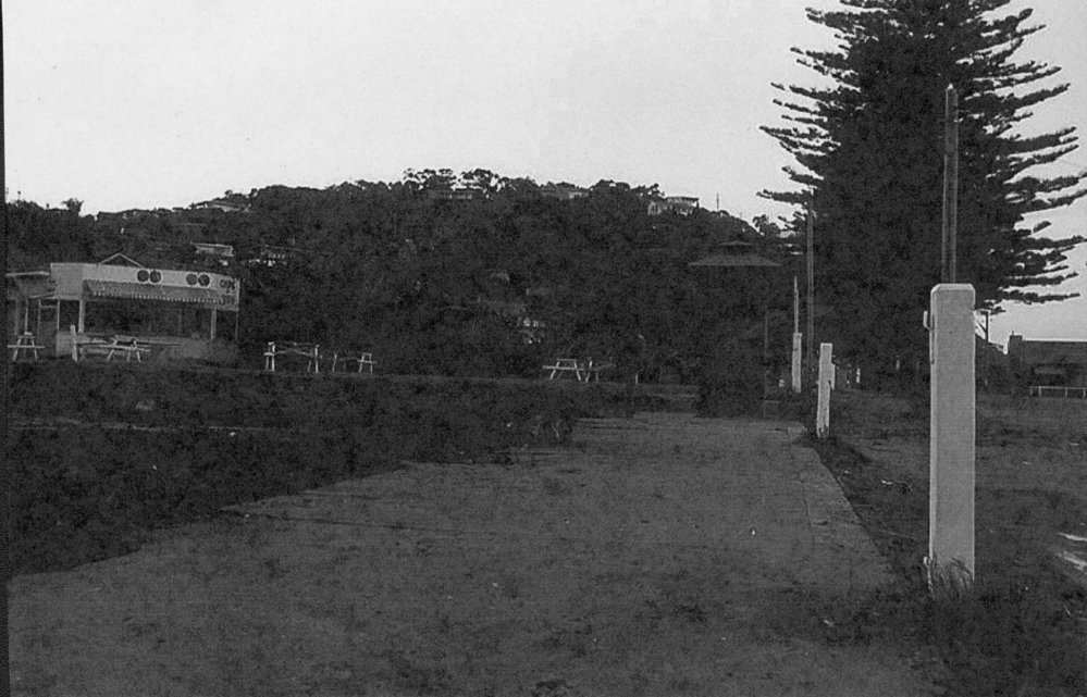 'Sunshines' takeaway cafe at Palm Beach, 1975