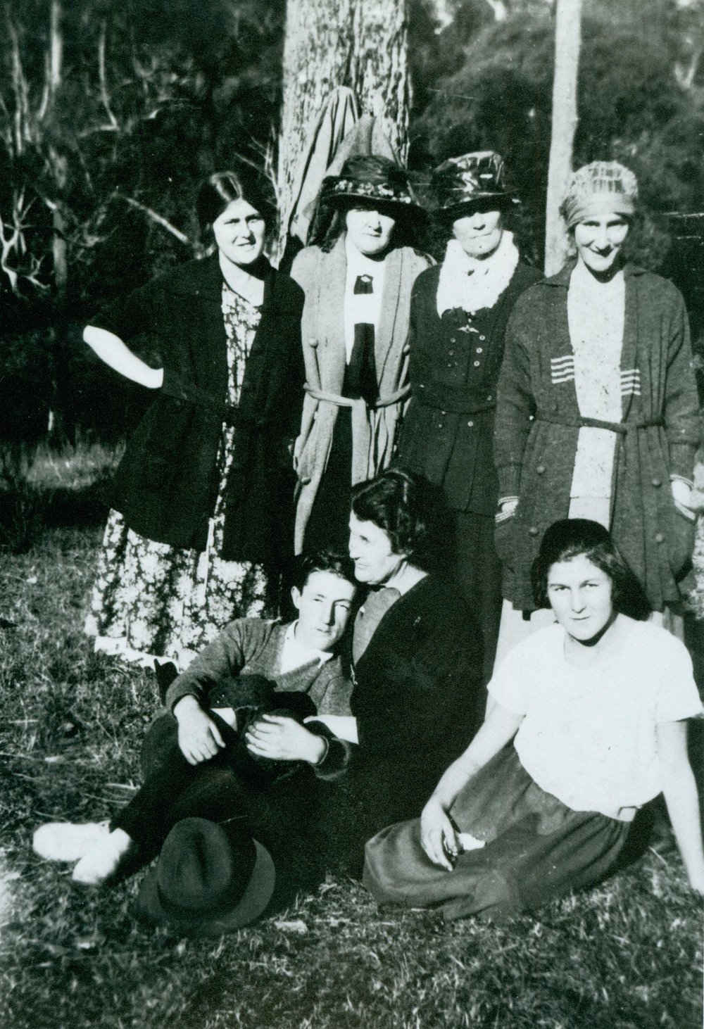 Group of friends, picnicking at Narrabeen Lagoon, c 1920s